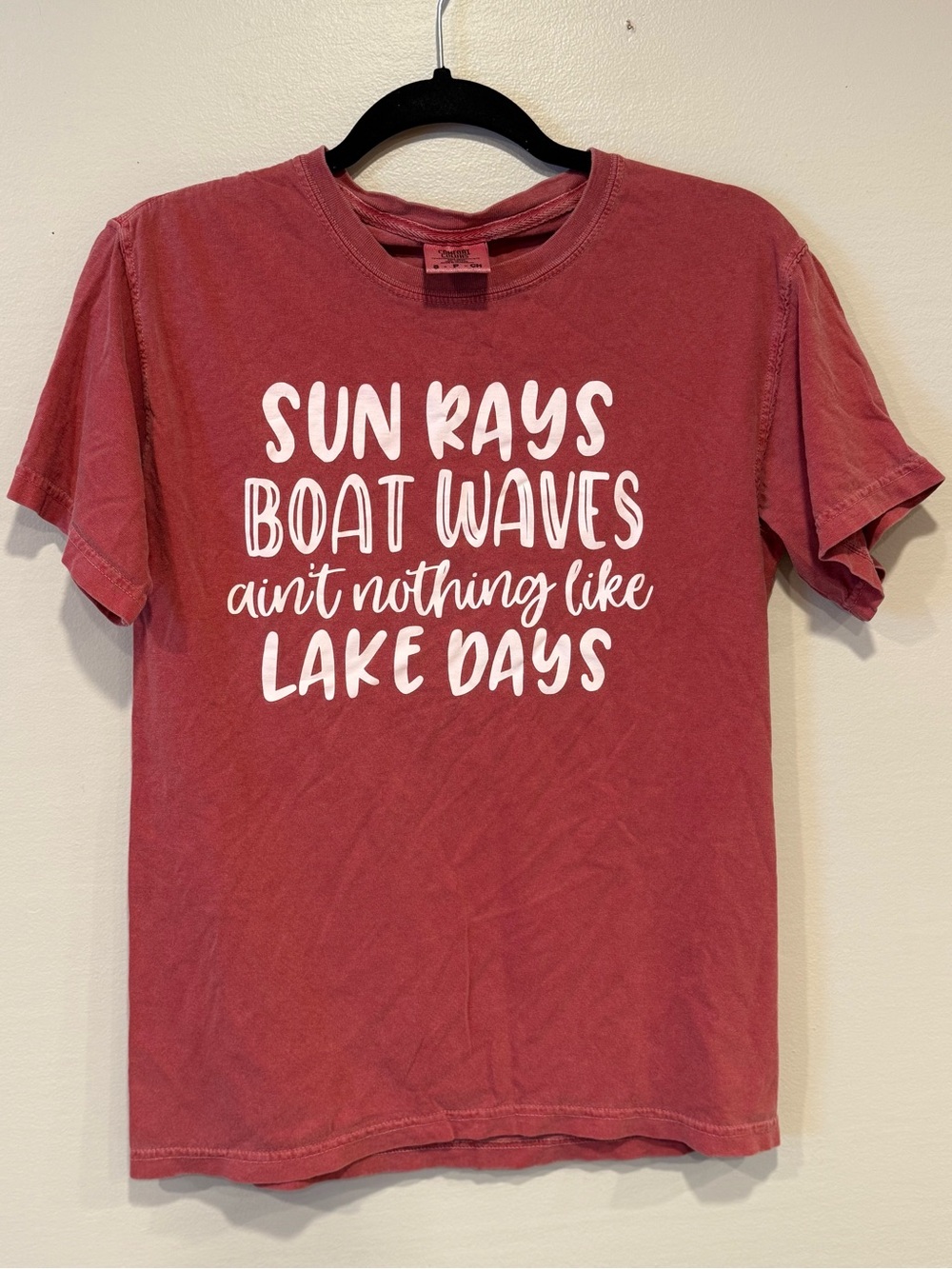 Comfort Colors "Sun Rays Boat Waves Lake Days" Red Graphic Tee Unisex Small